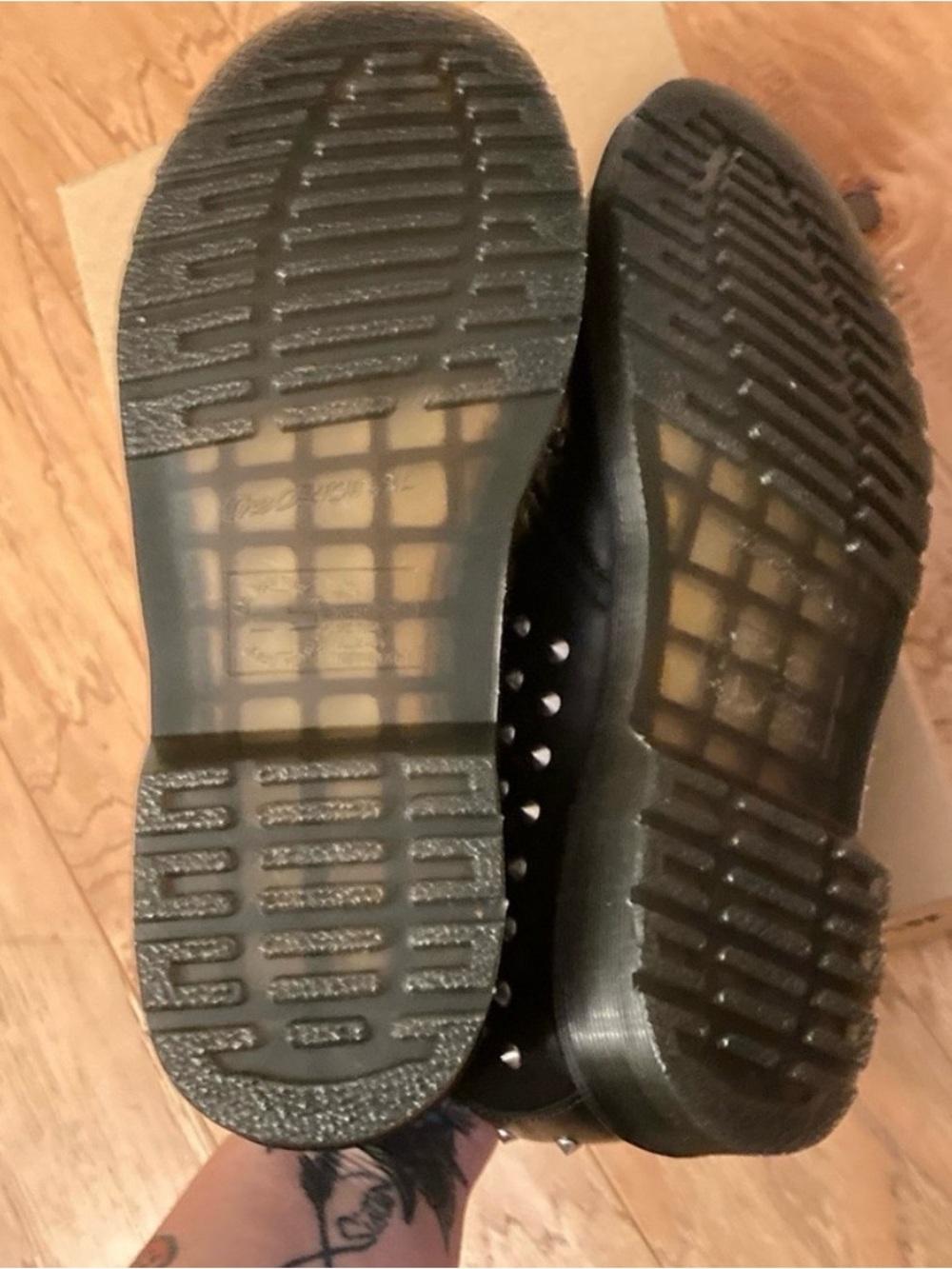 New Dr. Martens 1461 stud shoes Womens  9 Men’s 8 new - Picture 5 of 7